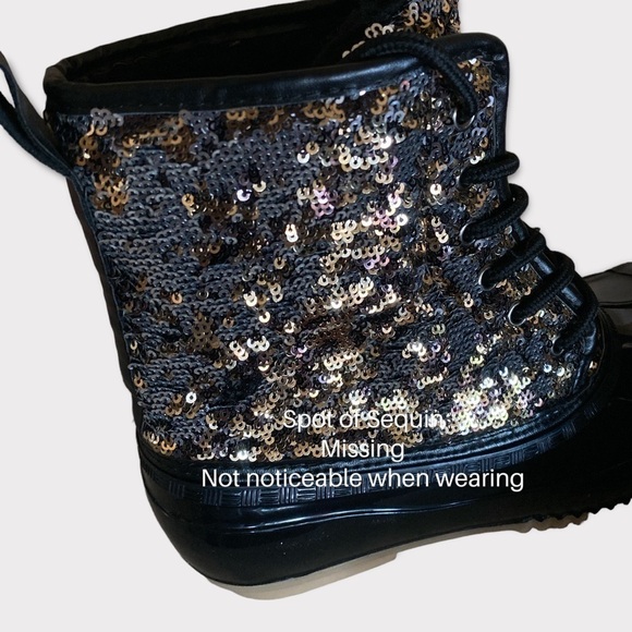 OLIVIA MILLER Water Resistant Black with Gold Sequin Duck Boots Size 7 N… - Picture 9 of 15